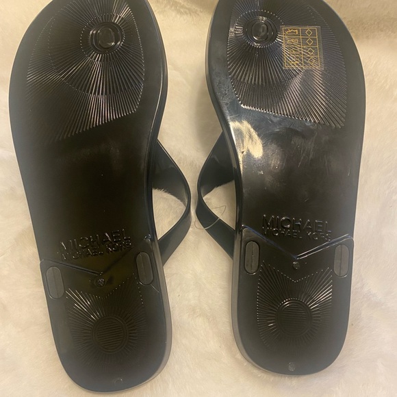 Michael Kors thong sandals size 7 - Picture 3 of 4